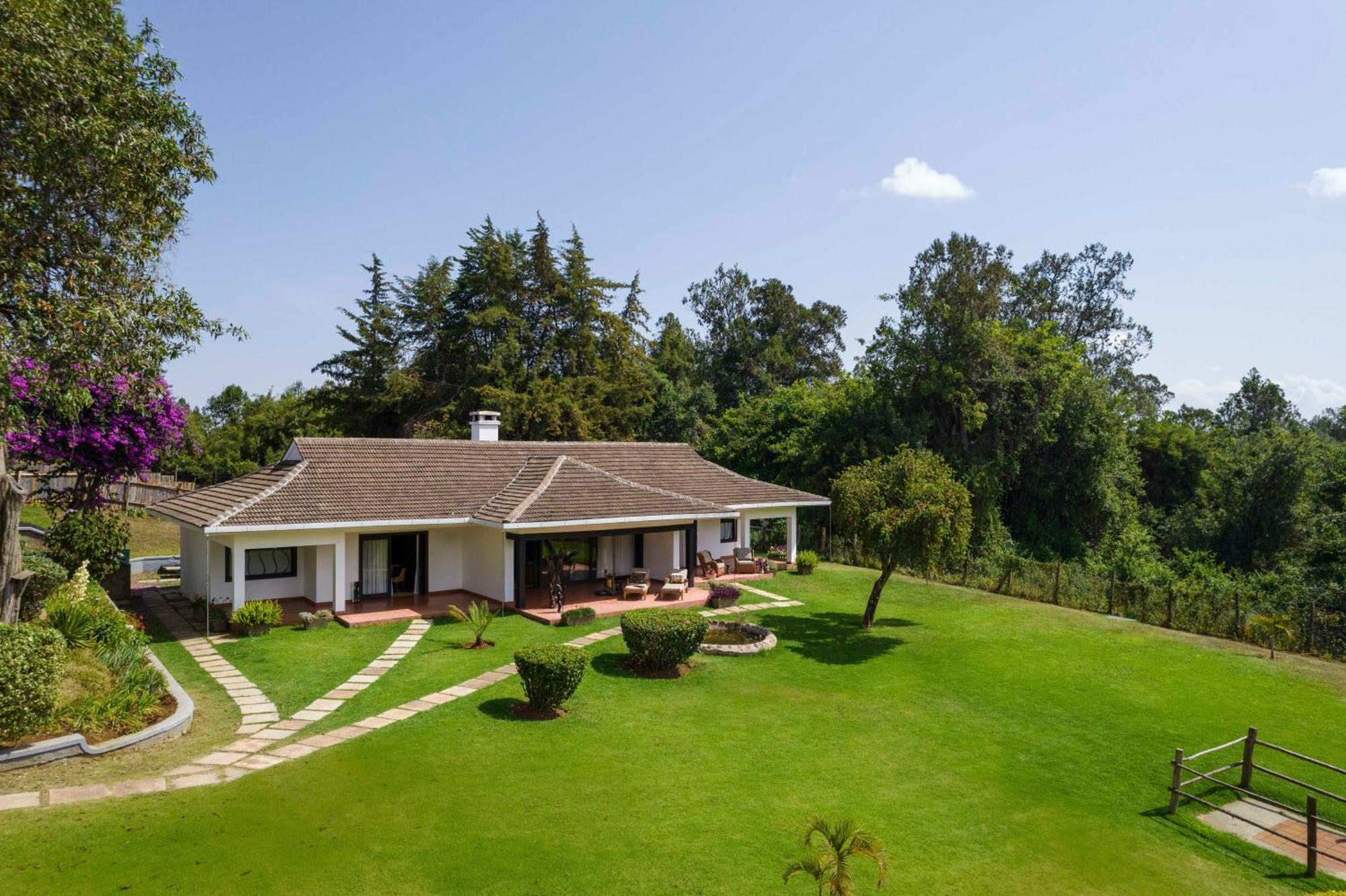 Готель Fairmont Mount Kenya Safari Club Наньюкі Екстер'єр фото
